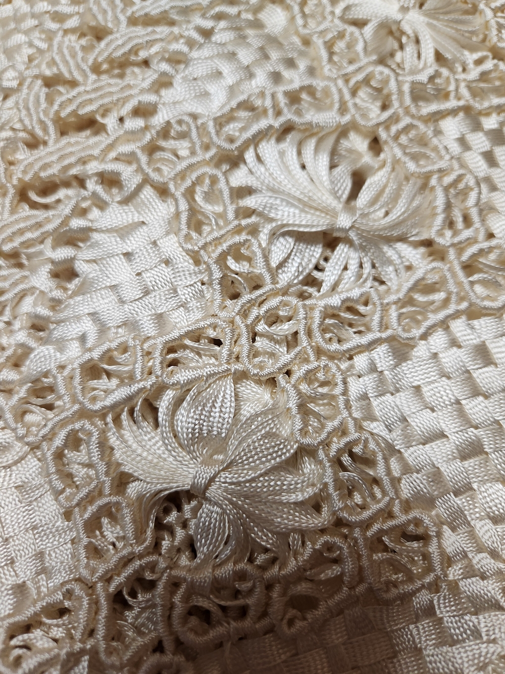 Vintage Shaul Handmade Cream Macramé with Fringe - Picture 5 of 12